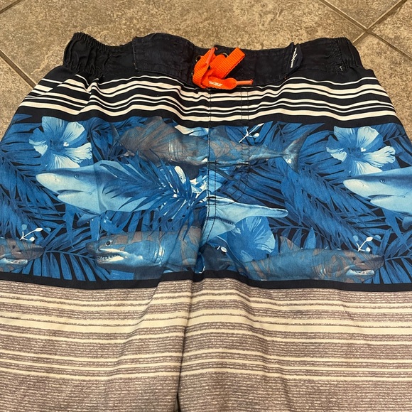 Boys swim trunks size medium 10/12 - Picture 2 of 8
